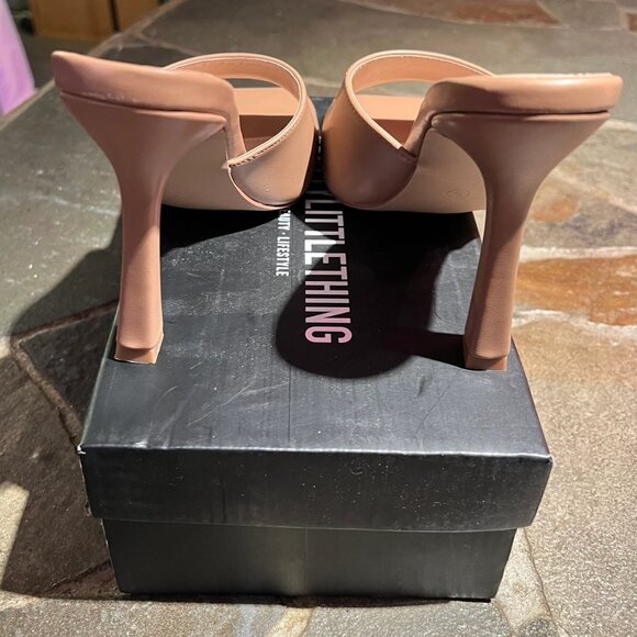 Pretty Little Things Camel Square Toe Heels (Women’s 6)(BNIB) - Picture 4 of 7